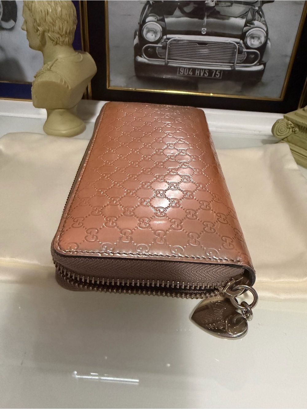 Gucci Metallic Peach GG Zip Around Wallet w/ COA - Picture 3 of 11